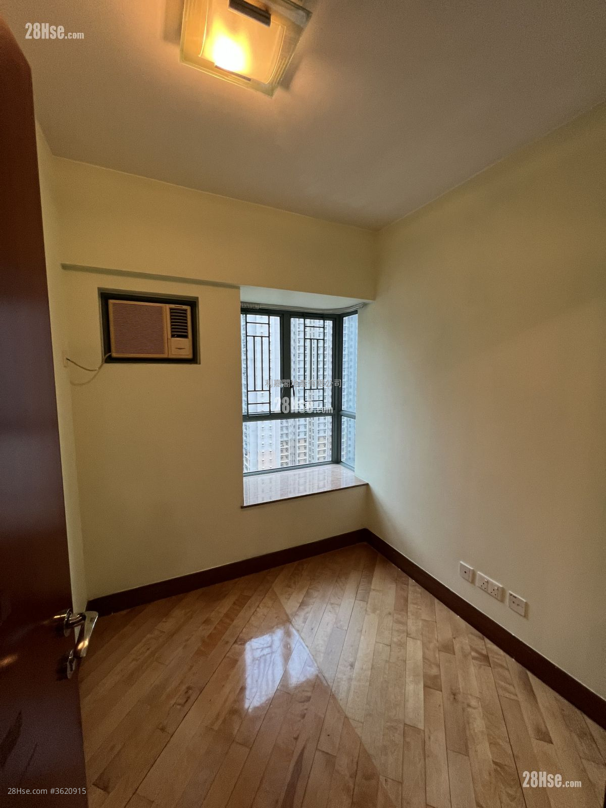 Aquamarine Sell 3 Bedrooms , 1 Bathroom 577 ft² ( 53.6 m² ) Aquamarine Sell 3 Bedrooms , 1 Bathroom 577 ft² ( 53.6 m² )