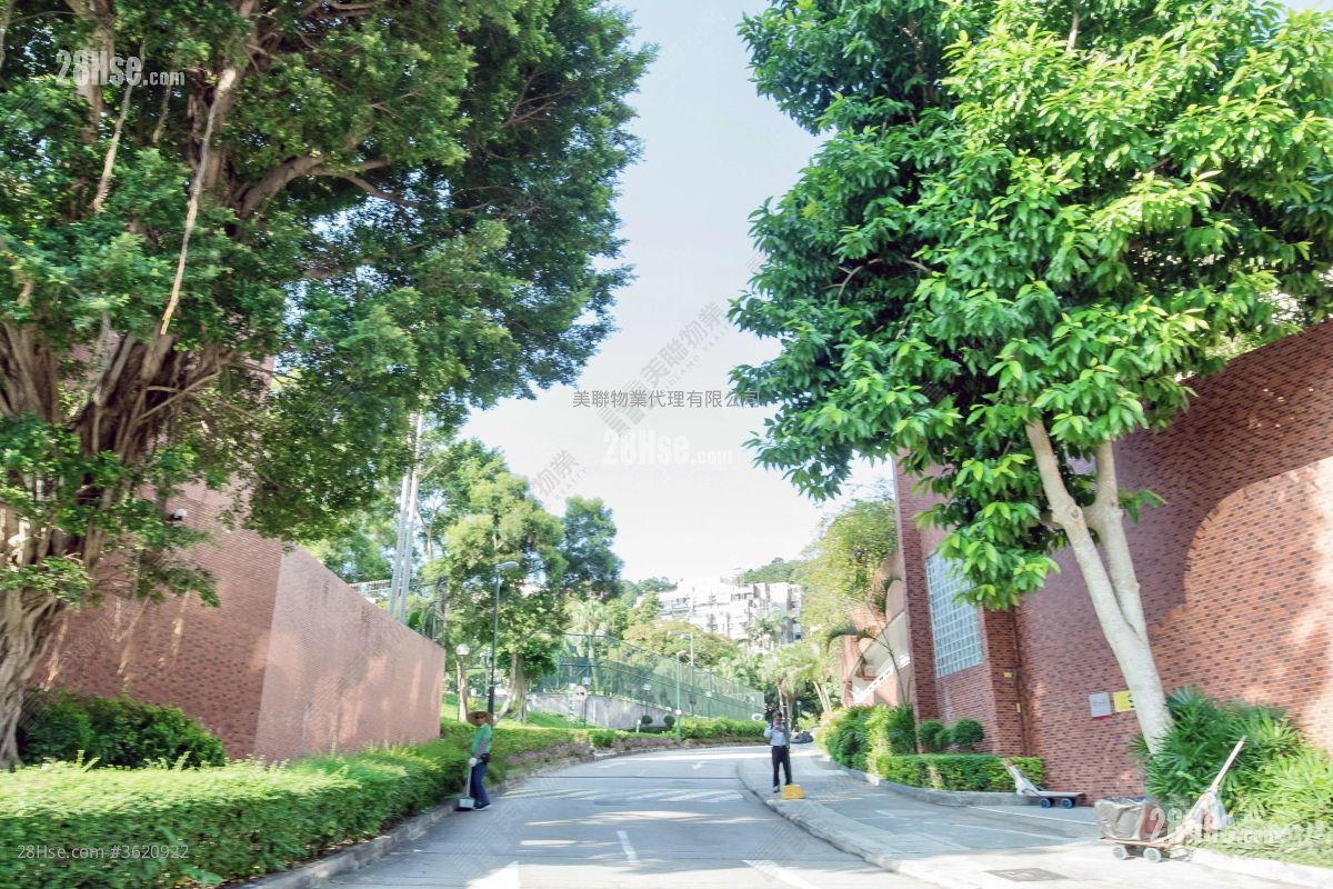 View: Savanna Garden Sell 3 Bedrooms , 3 Bathrooms 959 ft² ( 89.1 m² ) View: Savanna Garden Sell 3 Bedrooms , 3 Bathrooms 959 ft² ( 89.1 m² )