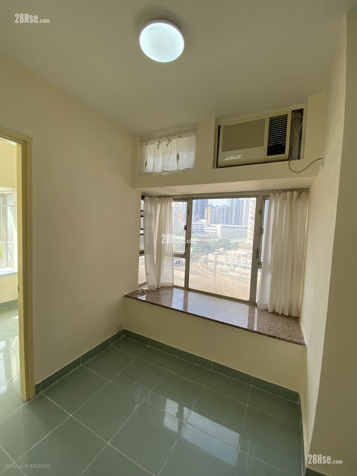 屯门市广场 租盘 2 房 , 1 浴室 363 平方尺 ( 33.7 平方米 ) 屯门市广场 租盘 2 房 , 1 浴室 363 平方尺 ( 33.7 平方米 )