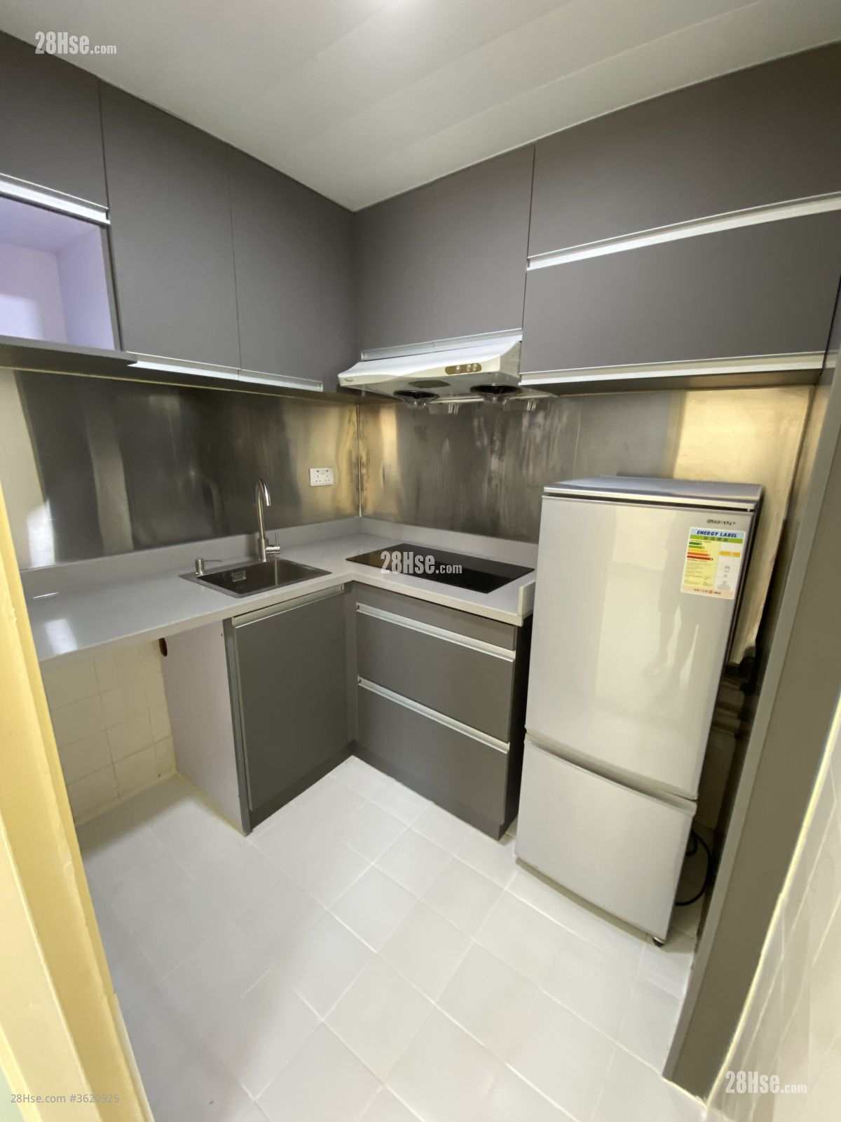 屯门市广场 租盘 2 房 , 1 浴室 363 平方尺 ( 33.7 平方米 ) 屯门市广场 租盘 2 房 , 1 浴室 363 平方尺 ( 33.7 平方米 )