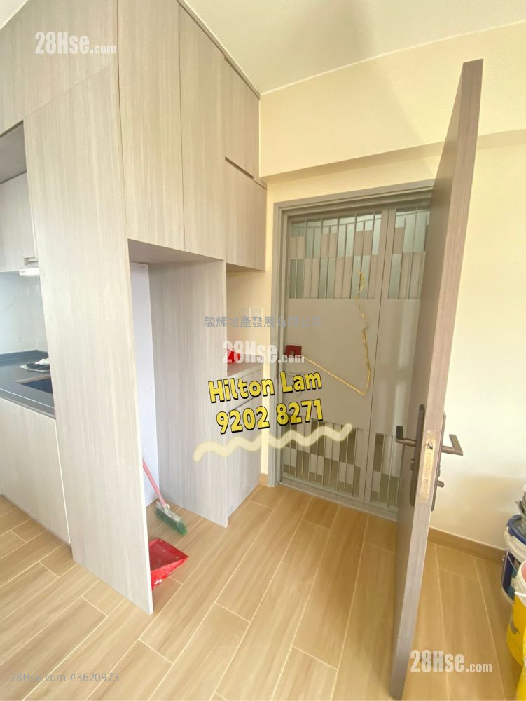 Hang Lung Bank Tsimshatsui Branch Building Rental 2 Bedrooms , 1 Bathroom 414 ft² ( 38.5 m² ) Hang Lung Bank Tsimshatsui Branch Building Rental 2 Bedrooms , 1 Bathroom 414 ft² ( 38.5 m² )