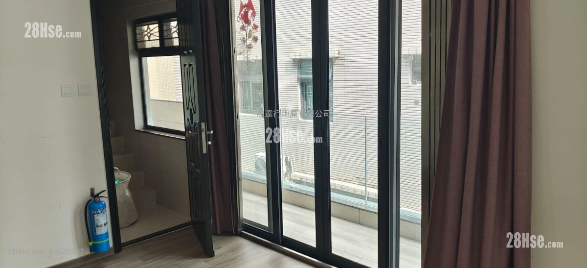 村屋 租盘 3 房 , 2 浴室 700 平方尺 ( 65.0 平方米 ) 村屋 租盘 3 房 , 2 浴室 700 平方尺 ( 65.0 平方米 )