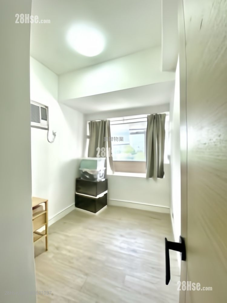 Tsuen King Garden Sell 2 Bedrooms , 1 Bathroom 362 ft² ( 33.6 m² ) Tsuen King Garden Sell 2 Bedrooms , 1 Bathroom 362 ft² ( 33.6 m² )