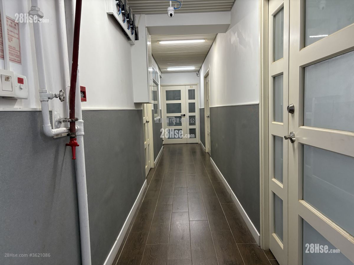 致利工业大厦 售盘 4 房 , 4 厕所 1,580 平方尺 ( 146.8 平方米 ) 致利工业大厦 售盘 4 房 , 4 厕所 1,580 平方尺 ( 146.8 平方米 )