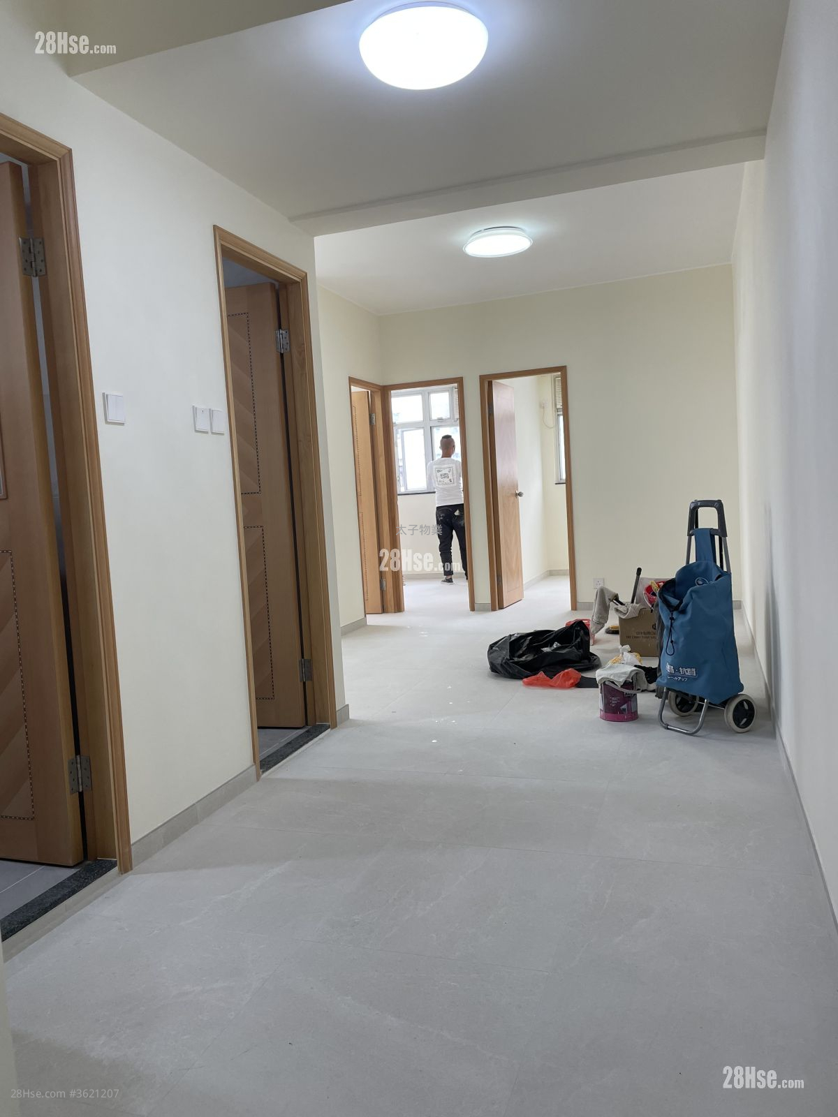 利兴大楼 租盘 3 房 , 1 浴室 598 平方尺 ( 55.6 平方米 ) 利兴大楼 租盘 3 房 , 1 浴室 598 平方尺 ( 55.6 平方米 )