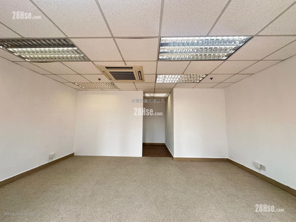 九龙广场 租盘 367 平方尺 ( 34.1 平方米 ) 九龙广场 租盘 367 平方尺 ( 34.1 平方米 )