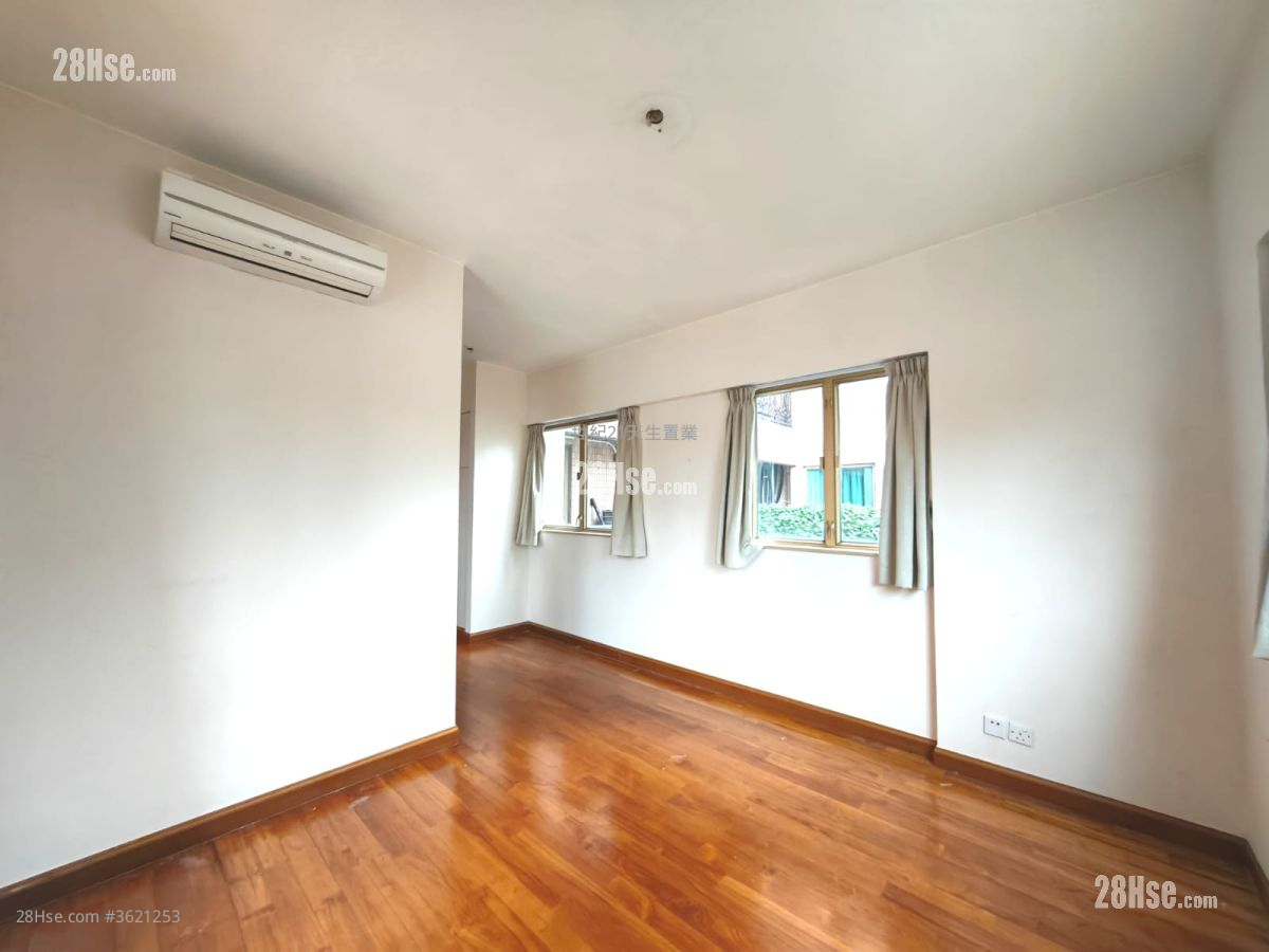 Hong Kong Gold Coast Rental 5+ Bedrooms , 4 Bathrooms 2,833 ft² ( 263.2 m² ) Hong Kong Gold Coast Rental 5+ Bedrooms , 4 Bathrooms 2,833 ft² ( 263.2 m² )
