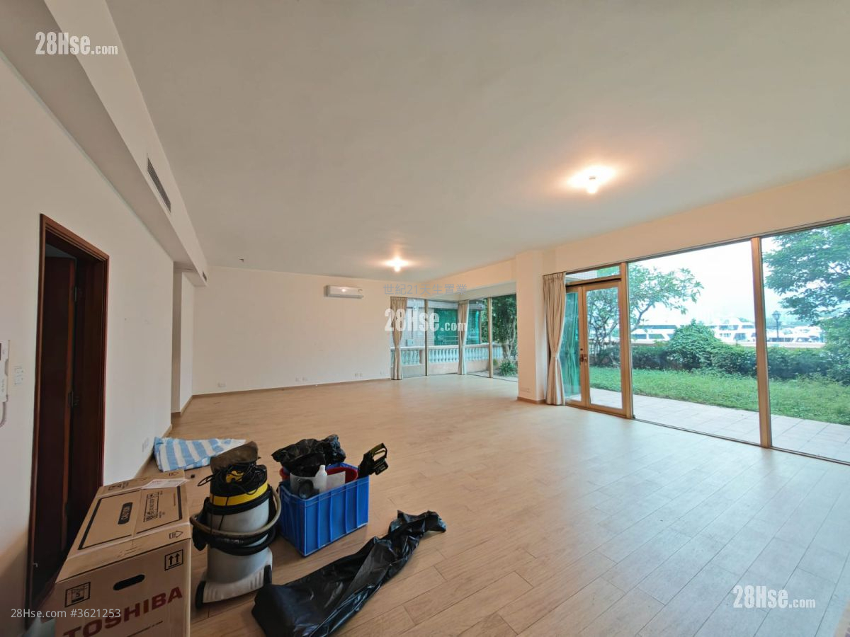 Hong Kong Gold Coast Rental 5+ Bedrooms , 4 Bathrooms 2,833 ft² ( 263.2 m² ) Hong Kong Gold Coast Rental 5+ Bedrooms , 4 Bathrooms 2,833 ft² ( 263.2 m² )
