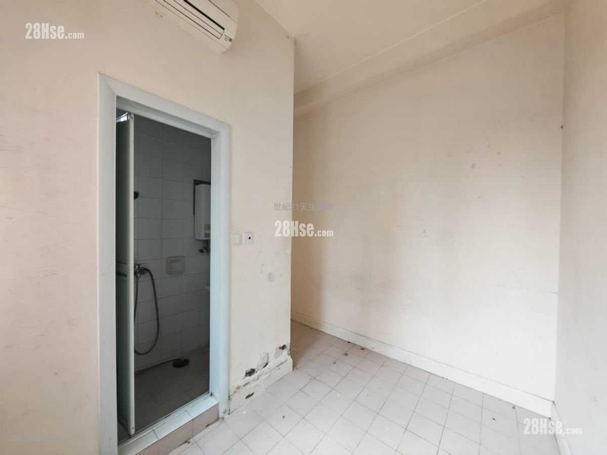 Hong Kong Gold Coast Rental 5+ Bedrooms , 4 Bathrooms 2,833 ft² ( 263.2 m² ) Hong Kong Gold Coast Rental 5+ Bedrooms , 4 Bathrooms 2,833 ft² ( 263.2 m² )