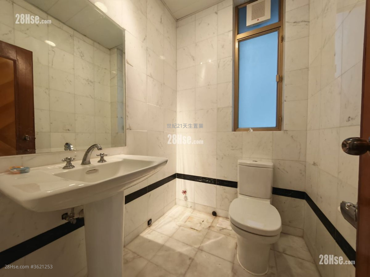 Hong Kong Gold Coast Rental 5+ Bedrooms , 4 Bathrooms 2,833 ft² ( 263.2 m² ) Hong Kong Gold Coast Rental 5+ Bedrooms , 4 Bathrooms 2,833 ft² ( 263.2 m² )