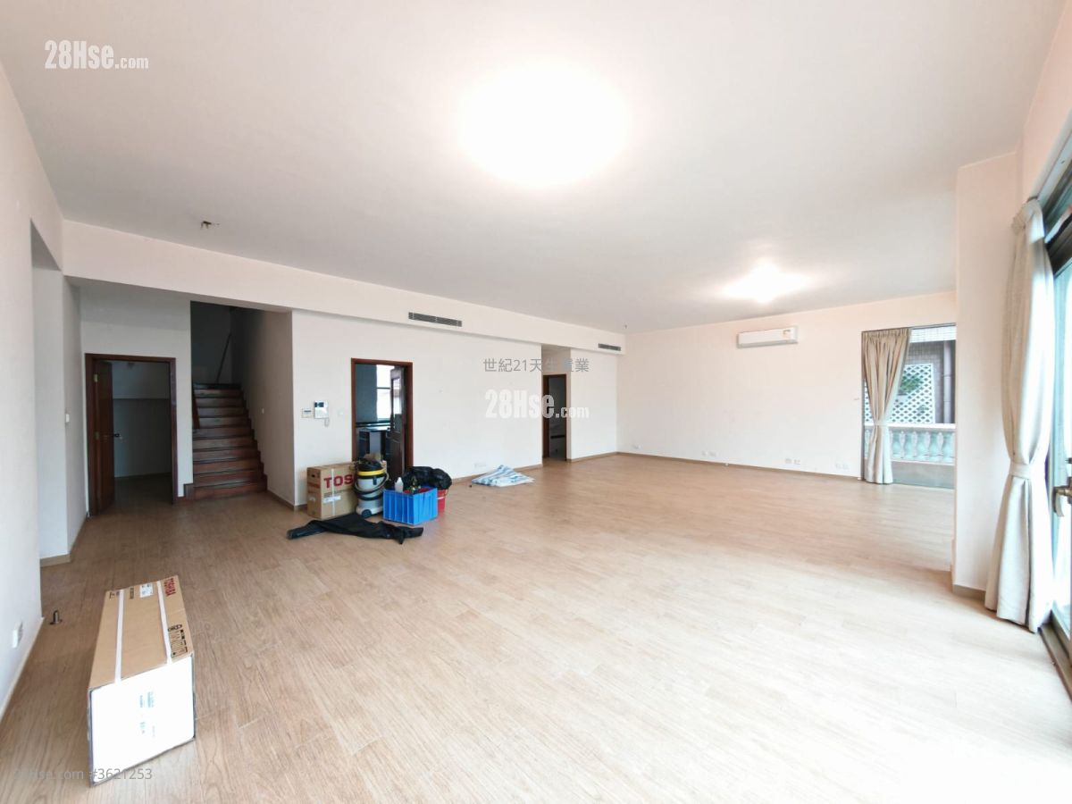 Hong Kong Gold Coast Rental 5+ Bedrooms , 4 Bathrooms 2,833 ft² ( 263.2 m² ) Hong Kong Gold Coast Rental 5+ Bedrooms , 4 Bathrooms 2,833 ft² ( 263.2 m² )