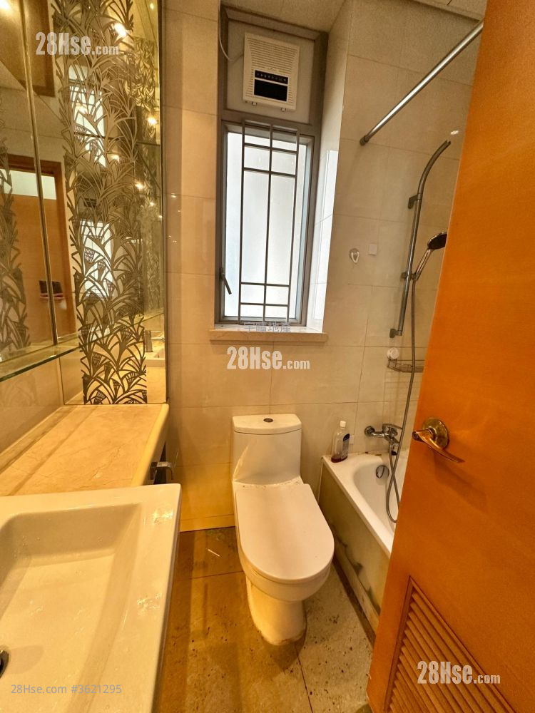 Vista Rental 4 Bedrooms , 2 Bathrooms 716 ft² ( 66.5 m² ) Vista Rental 4 Bedrooms , 2 Bathrooms 716 ft² ( 66.5 m² )