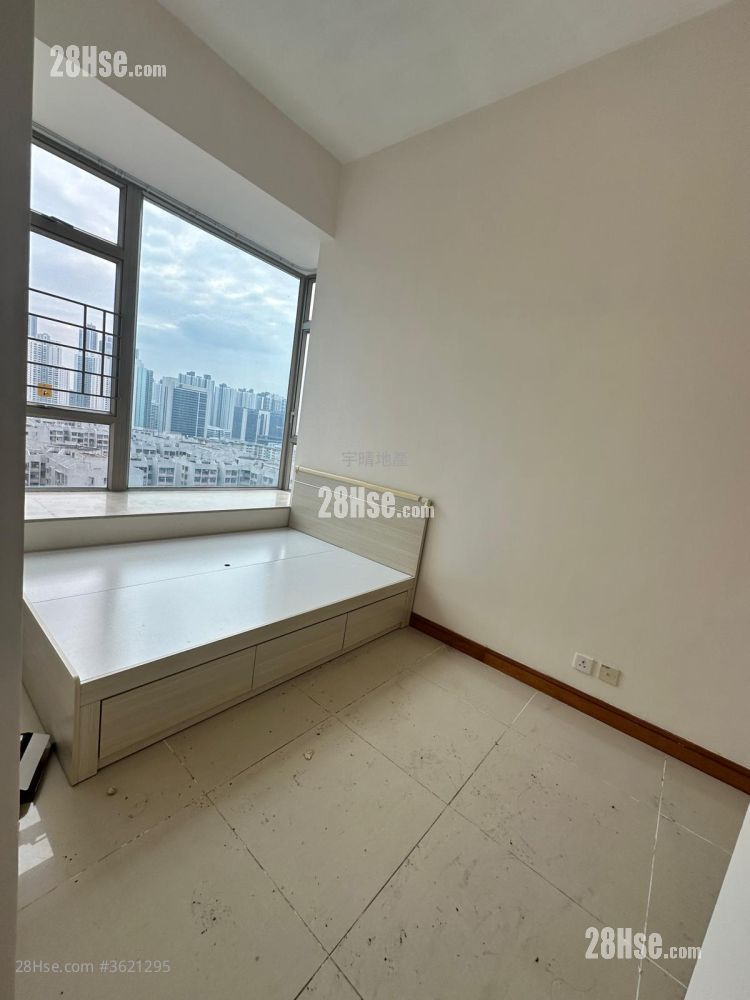 Vista Rental 4 Bedrooms , 2 Bathrooms 716 ft² ( 66.5 m² ) Vista Rental 4 Bedrooms , 2 Bathrooms 716 ft² ( 66.5 m² )