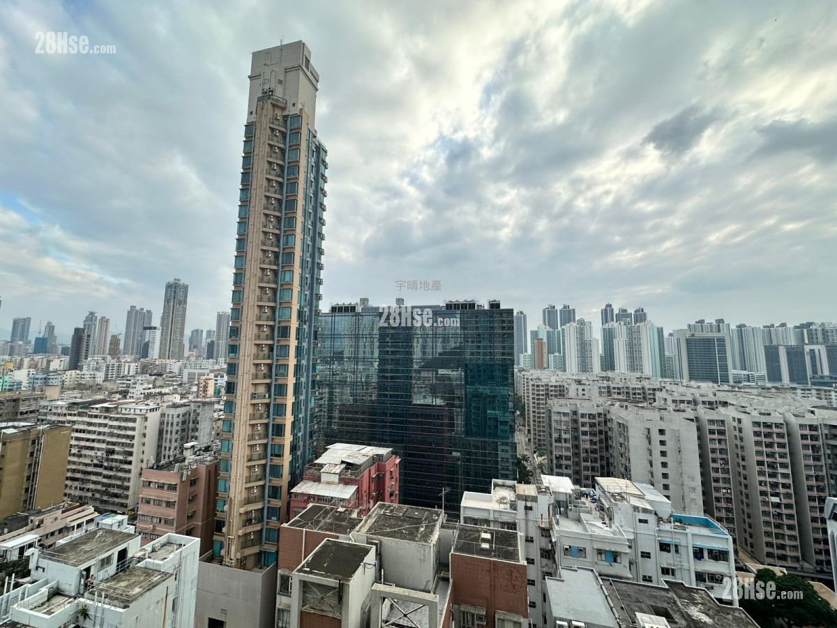 Vista Rental 4 Bedrooms , 2 Bathrooms 716 ft² ( 66.5 m² ) Vista Rental 4 Bedrooms , 2 Bathrooms 716 ft² ( 66.5 m² )