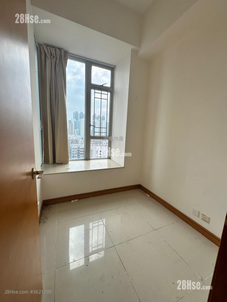 Vista Rental 4 Bedrooms , 2 Bathrooms 716 ft² ( 66.5 m² ) Vista Rental 4 Bedrooms , 2 Bathrooms 716 ft² ( 66.5 m² )
