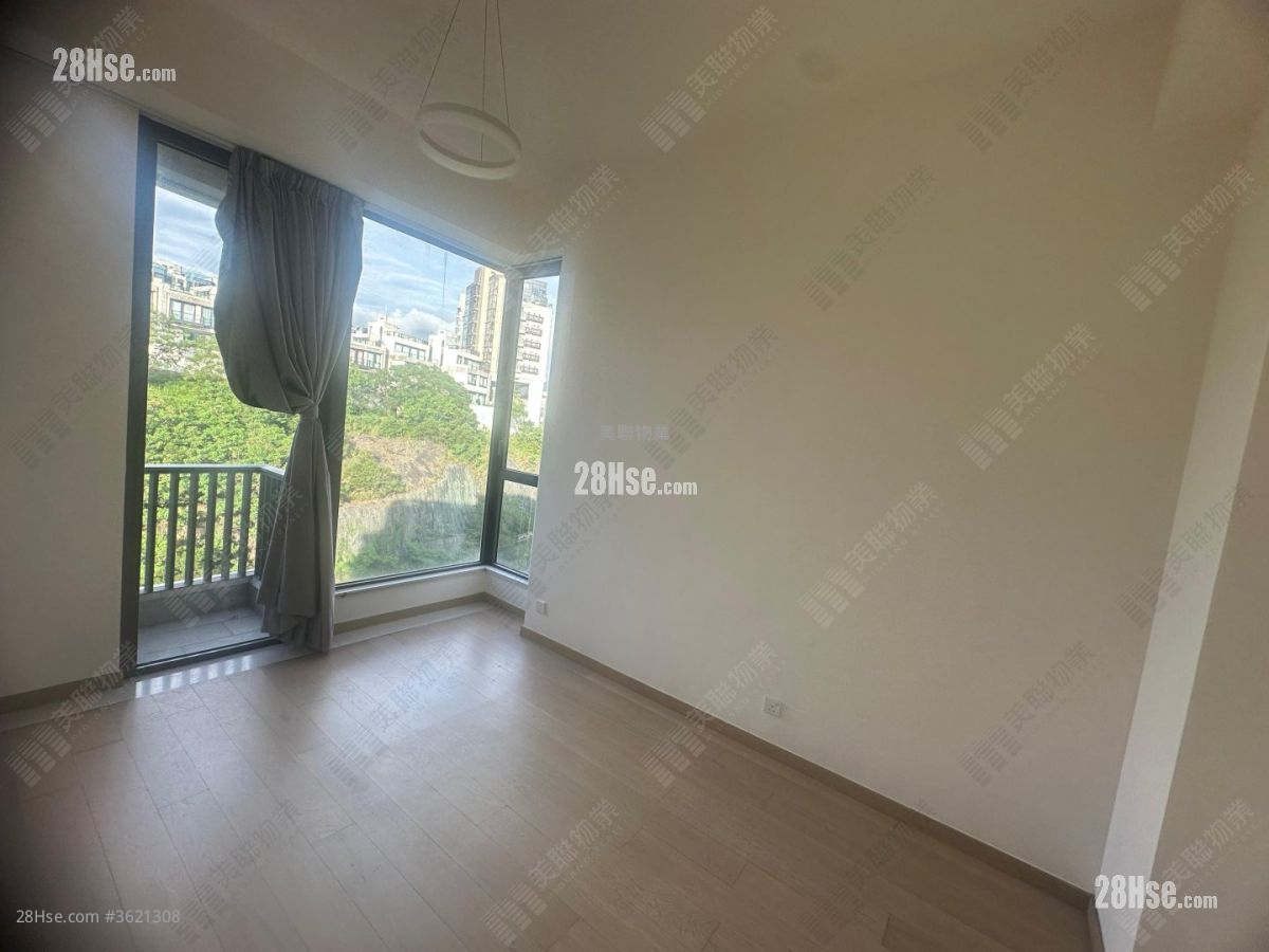 Dragons Range Sell 3 Bedrooms , 3 Bathrooms 1,011 ft² ( 93.9 m² ) Dragons Range Sell 3 Bedrooms , 3 Bathrooms 1,011 ft² ( 93.9 m² )