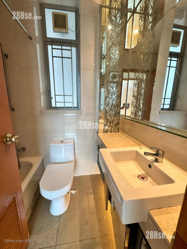 Vista Rental 4 Bedrooms , 2 Bathrooms 716 ft² ( 66.5 m² ) Vista Rental 4 Bedrooms , 2 Bathrooms 716 ft² ( 66.5 m² )