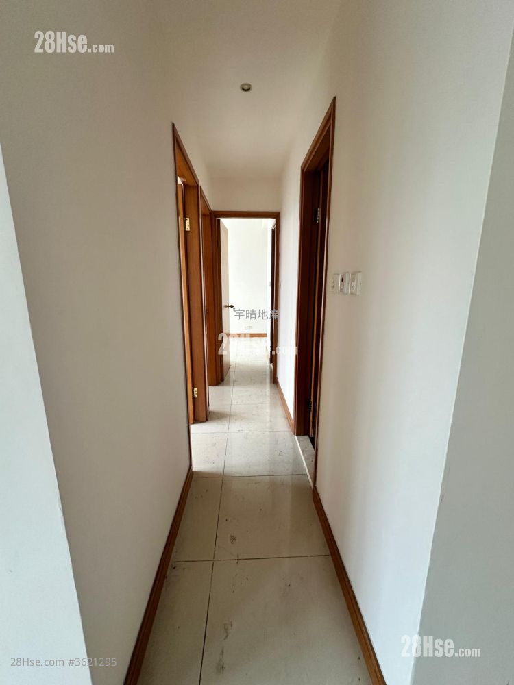 Vista Rental 4 Bedrooms , 2 Bathrooms 716 ft² ( 66.5 m² ) Vista Rental 4 Bedrooms , 2 Bathrooms 716 ft² ( 66.5 m² )