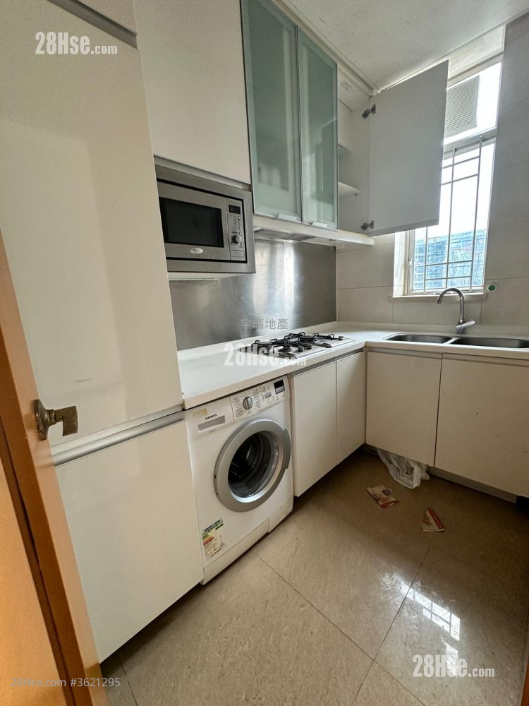 Vista Rental 4 Bedrooms , 2 Bathrooms 716 ft² ( 66.5 m² ) Vista Rental 4 Bedrooms , 2 Bathrooms 716 ft² ( 66.5 m² )