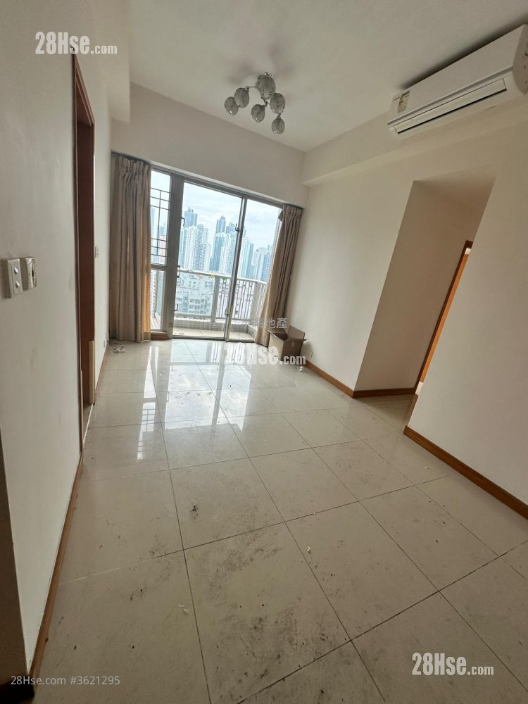 Vista Rental 4 Bedrooms , 2 Bathrooms 716 ft² ( 66.5 m² ) Vista Rental 4 Bedrooms , 2 Bathrooms 716 ft² ( 66.5 m² )