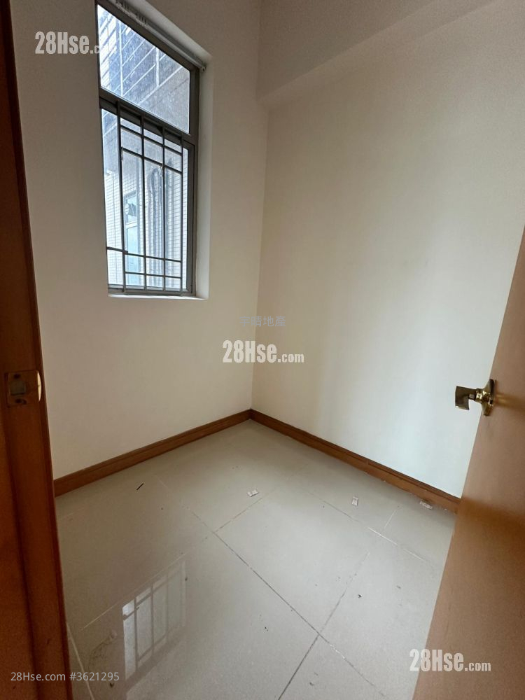 Vista Rental 4 Bedrooms , 2 Bathrooms 716 ft² ( 66.5 m² ) Vista Rental 4 Bedrooms , 2 Bathrooms 716 ft² ( 66.5 m² )