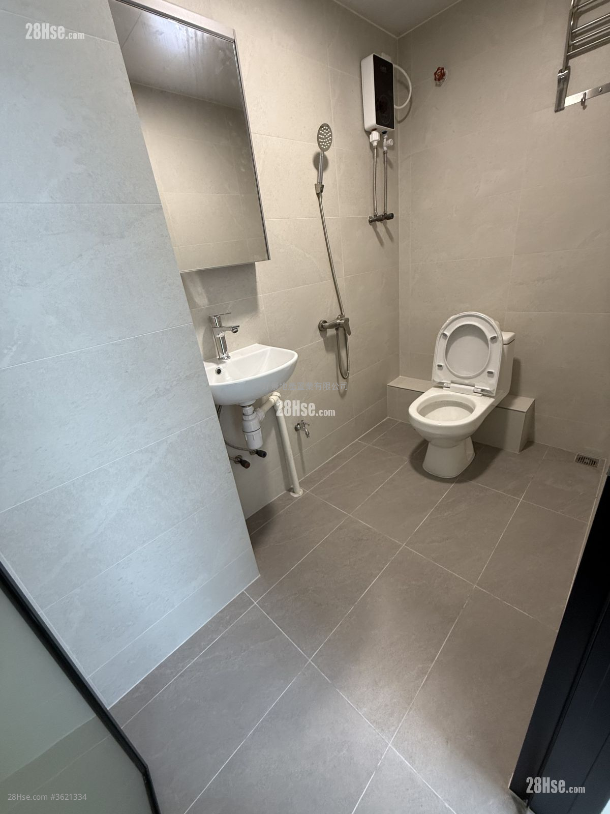 单幢楼房 租盘 130 平方尺 ( 12.1 平方米 ) 单幢楼房 租盘 130 平方尺 ( 12.1 平方米 )