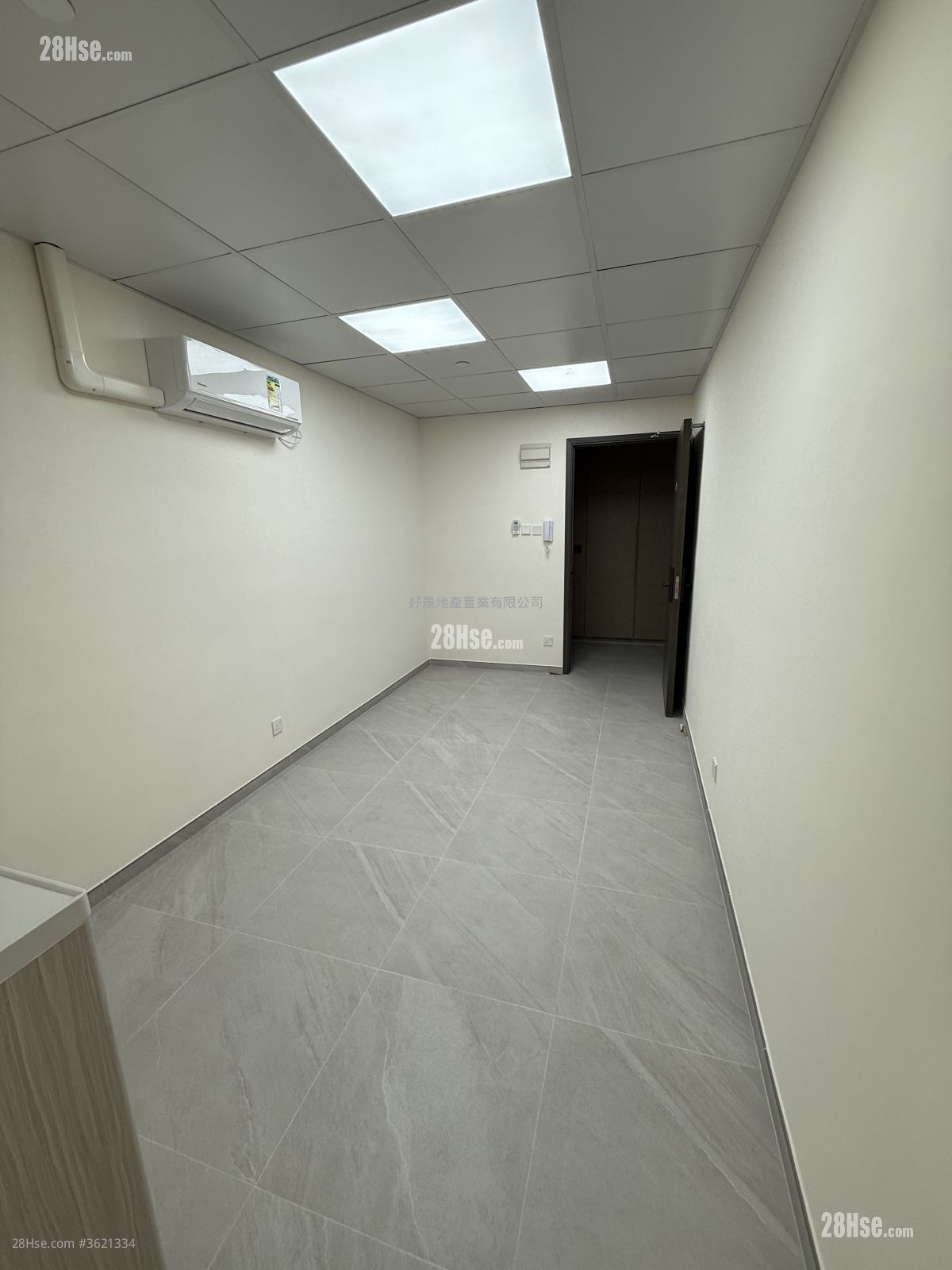 单幢楼房 租盘 130 平方尺 ( 12.1 平方米 ) 单幢楼房 租盘 130 平方尺 ( 12.1 平方米 )