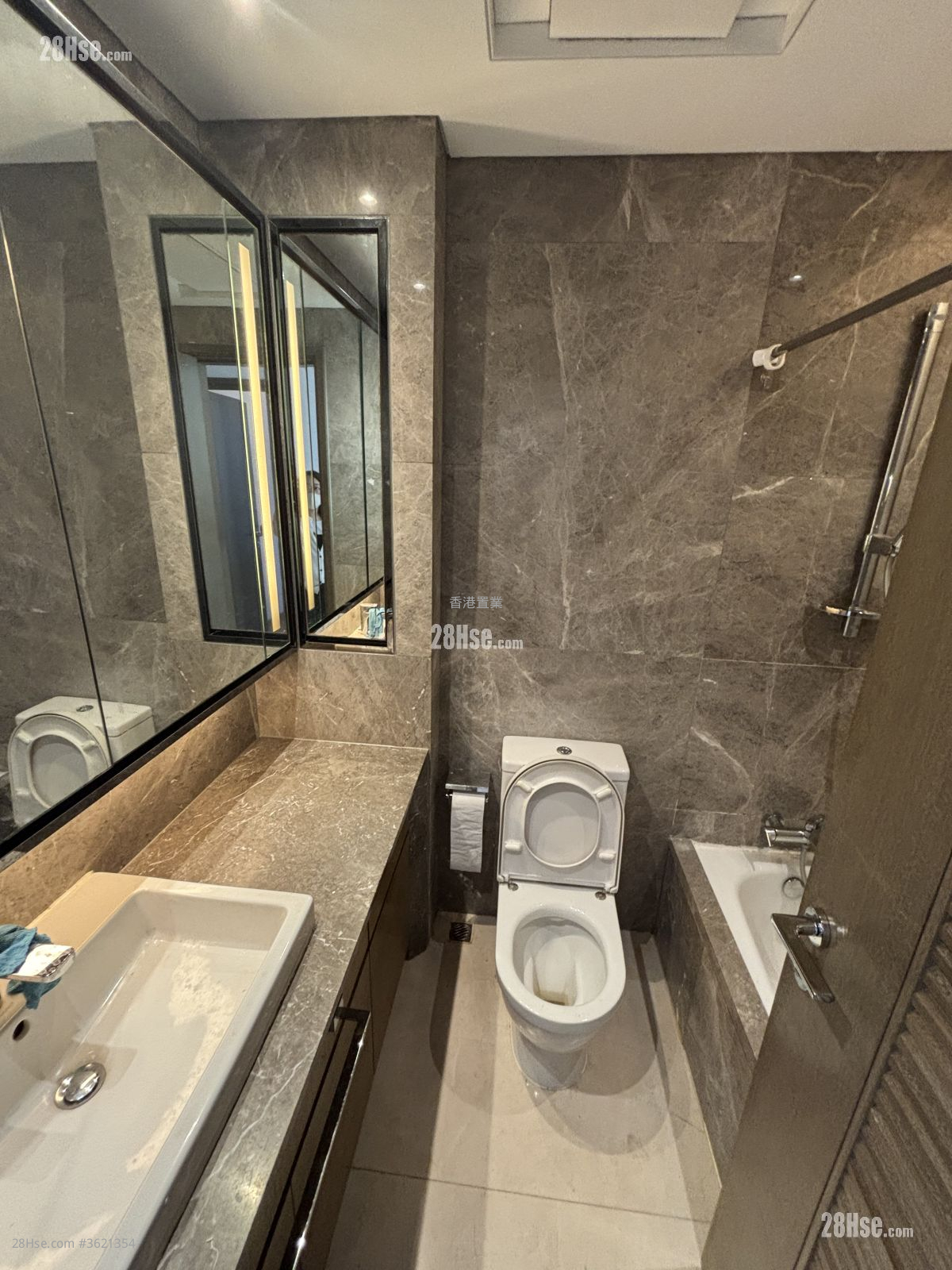 The Austin Rental 3 Bedrooms , 2 Bathrooms 862 ft² ( 80.1 m² ) The Austin Rental 3 Bedrooms , 2 Bathrooms 862 ft² ( 80.1 m² )