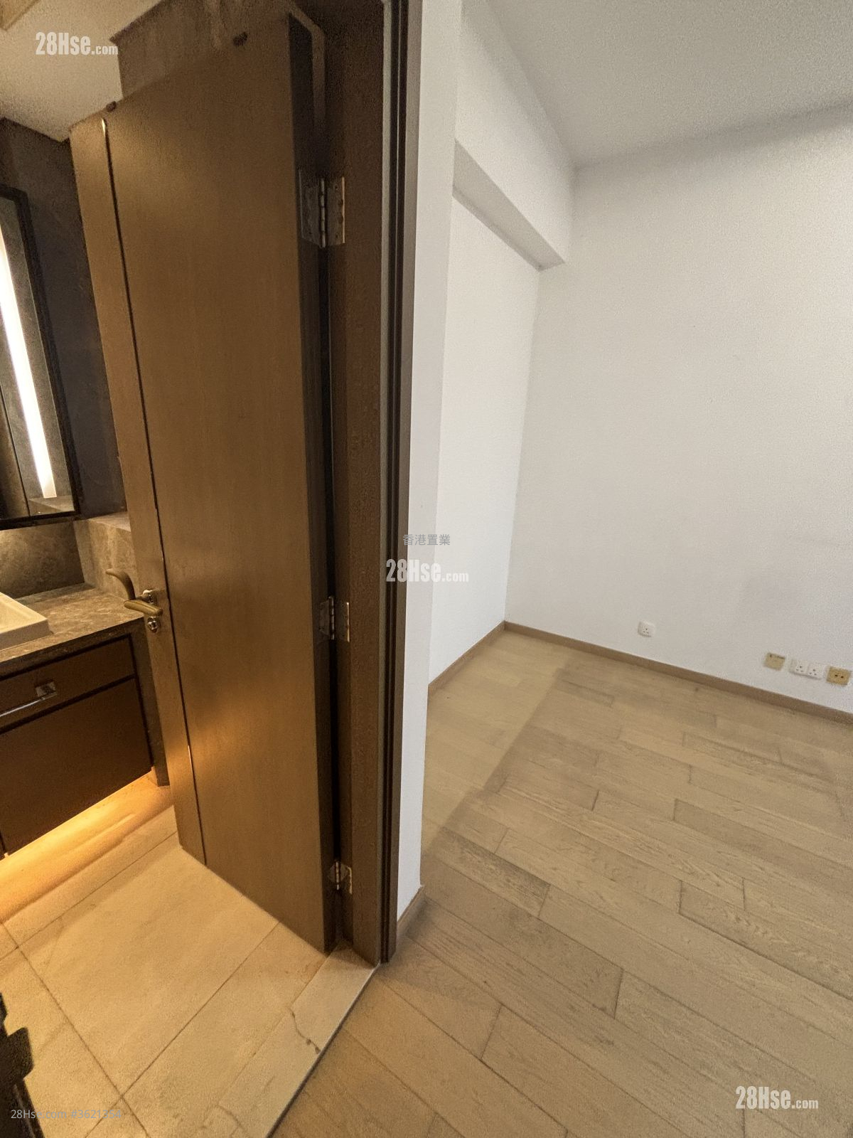 The Austin Rental 3 Bedrooms , 2 Bathrooms 862 ft² ( 80.1 m² ) The Austin Rental 3 Bedrooms , 2 Bathrooms 862 ft² ( 80.1 m² )
