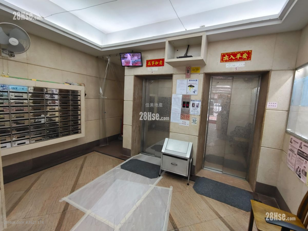 Wyler Garden Sell 2 Bedrooms , 1 Bathroom 372 ft² ( 34.6 m² ) Wyler Garden Sell 2 Bedrooms , 1 Bathroom 372 ft² ( 34.6 m² )