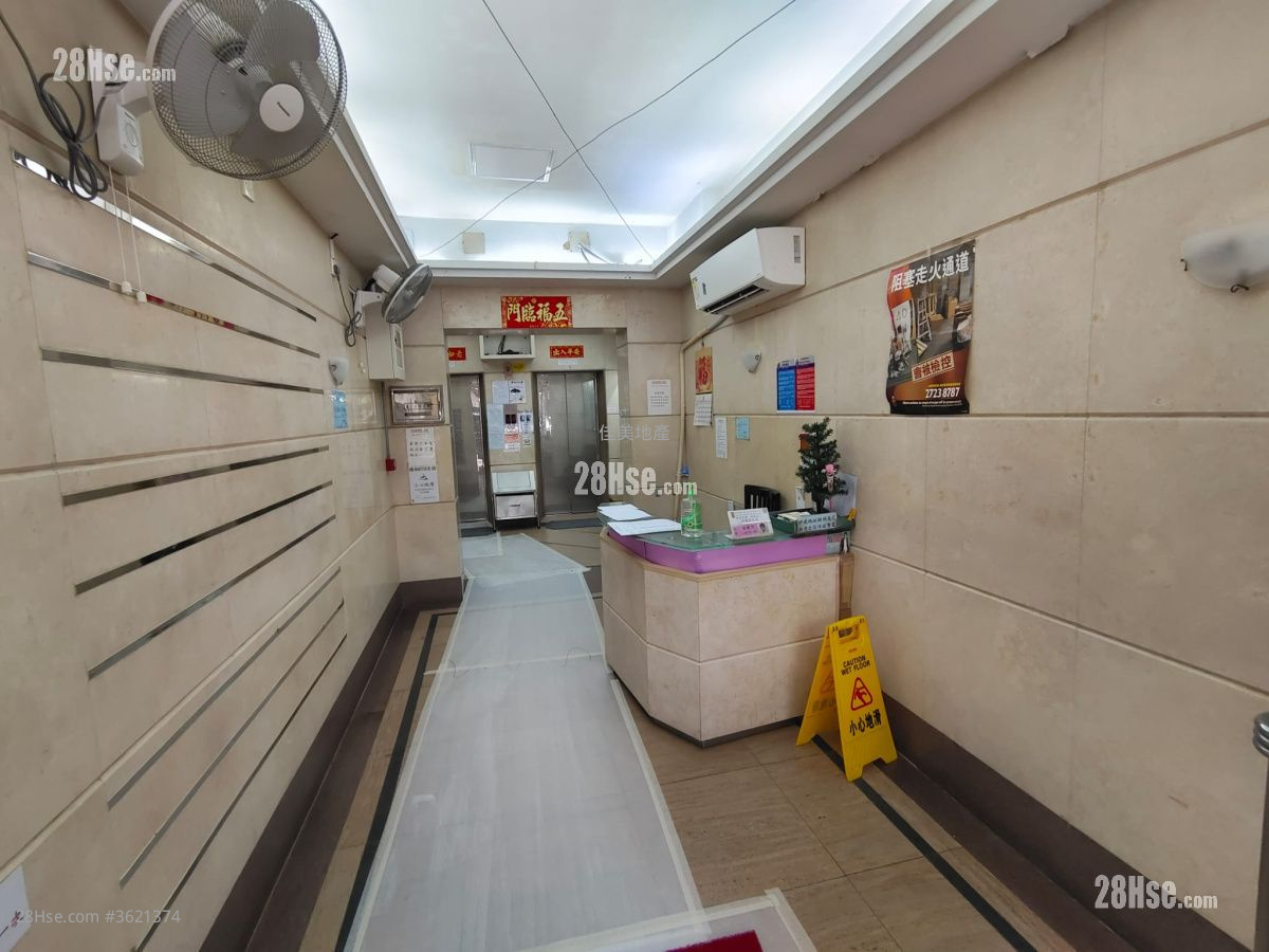 Wyler Garden Sell 2 Bedrooms , 1 Bathroom 372 ft² ( 34.6 m² ) Wyler Garden Sell 2 Bedrooms , 1 Bathroom 372 ft² ( 34.6 m² )