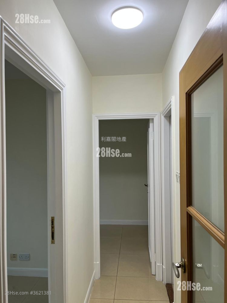 Sky Tower Rental 520 ft² ( 48.3 m² ) Sky Tower Rental 520 ft² ( 48.3 m² )