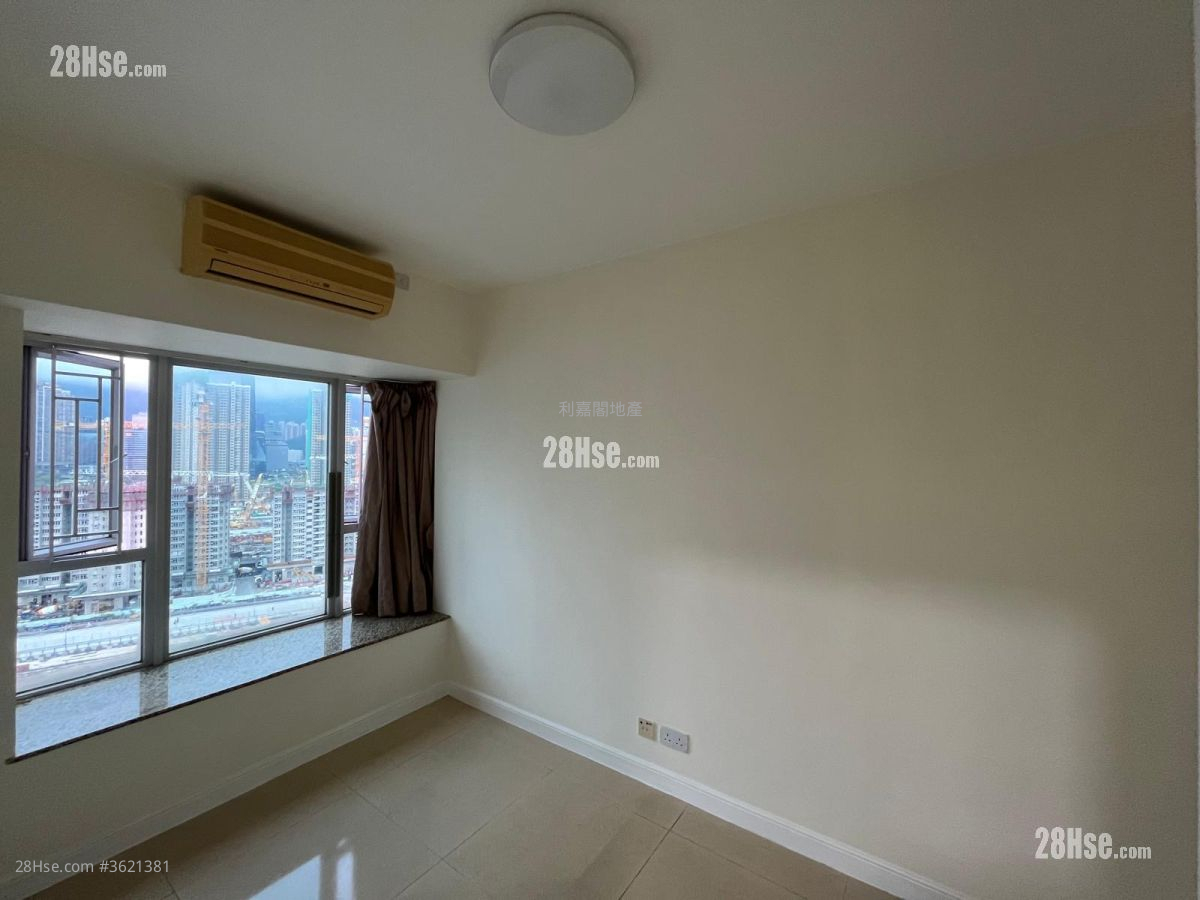 Sky Tower Rental 520 ft² ( 48.3 m² ) Sky Tower Rental 520 ft² ( 48.3 m² )