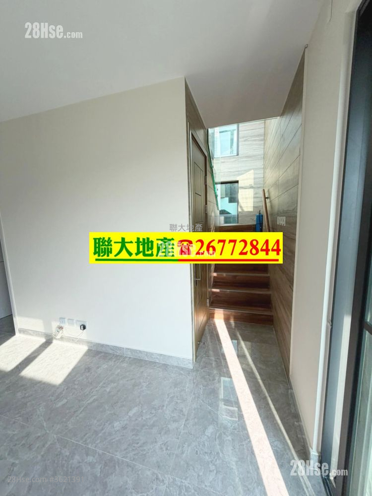 村屋 租盘 3 房 , 1 浴室 630 平方尺 ( 58.5 平方米 ) 村屋 租盘 3 房 , 1 浴室 630 平方尺 ( 58.5 平方米 )