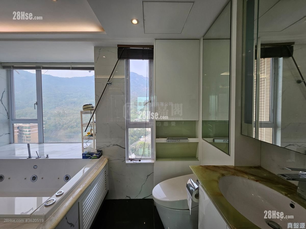 The Palace Rental 4 Bedrooms , 3 Bathrooms 1,764 ft² ( 163.9 m² ) The Palace Rental 4 Bedrooms , 3 Bathrooms 1,764 ft² ( 163.9 m² )