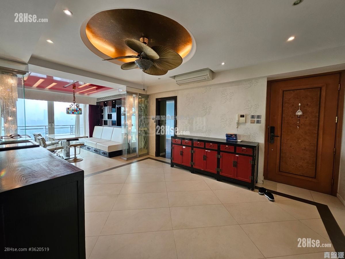 The Palace Rental 4 Bedrooms , 3 Bathrooms 1,764 ft² ( 163.9 m² ) The Palace Rental 4 Bedrooms , 3 Bathrooms 1,764 ft² ( 163.9 m² )