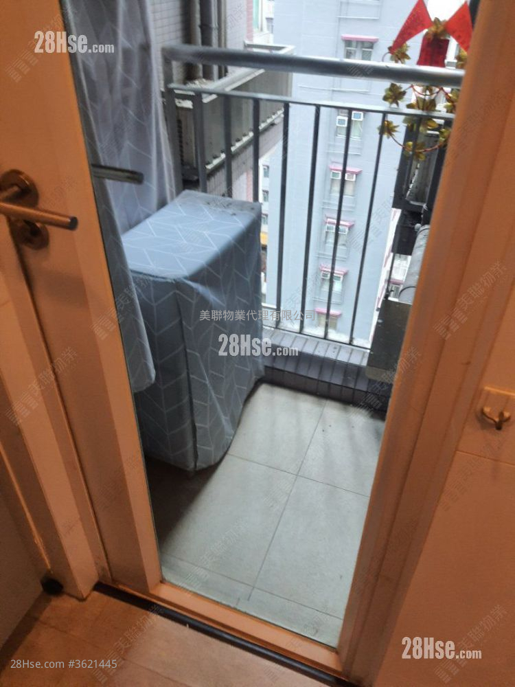 Ivy On Belcher's Sell 2 Bedrooms , 1 Bathroom 399 ft² ( 37.1 m² ) Ivy On Belcher's Sell 2 Bedrooms , 1 Bathroom 399 ft² ( 37.1 m² )