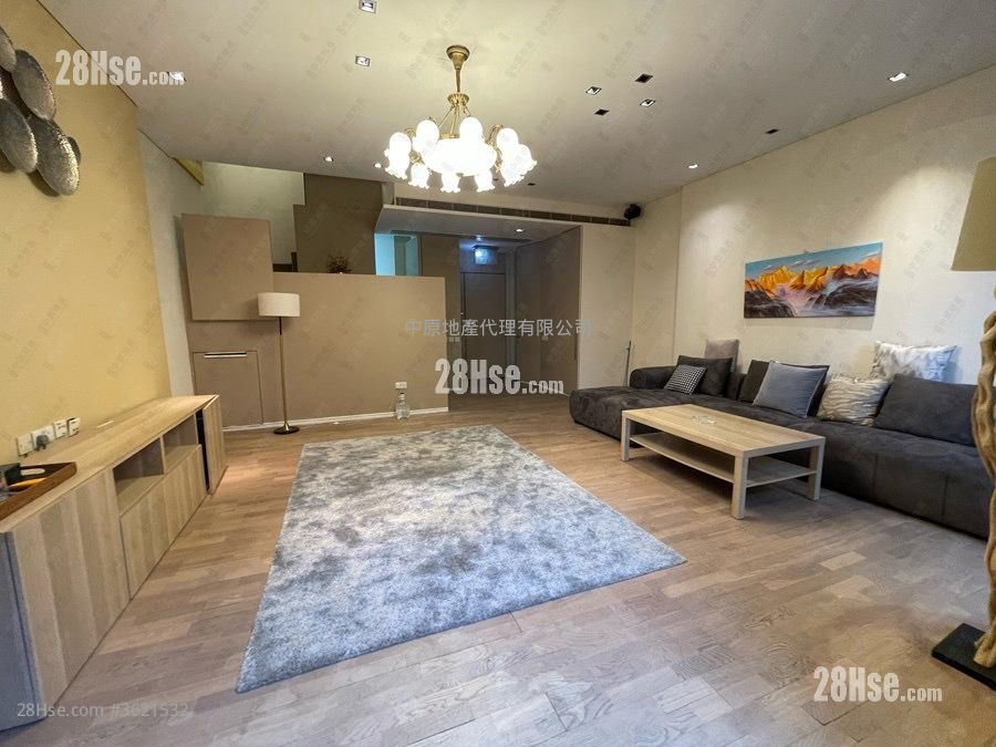 King's Park Hill Rental 2,333 ft² ( 216.7 m² ) King's Park Hill Rental 2,333 ft² ( 216.7 m² )