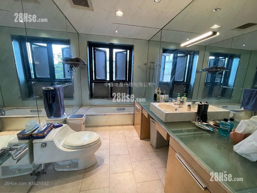 King's Park Hill Rental 2,333 ft² ( 216.7 m² ) King's Park Hill Rental 2,333 ft² ( 216.7 m² )