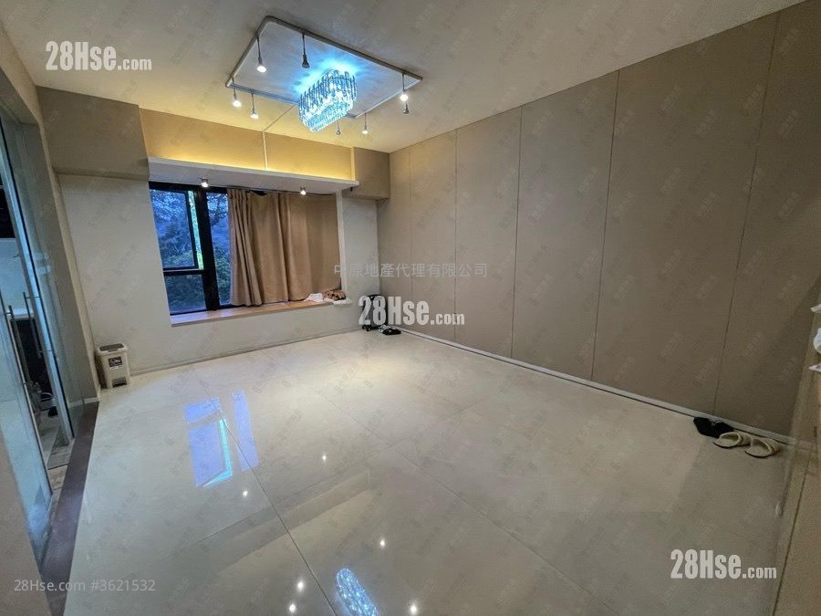 King's Park Hill Rental 2,333 ft² ( 216.7 m² ) King's Park Hill Rental 2,333 ft² ( 216.7 m² )