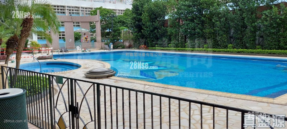 Le Sommet Sell 2 Bedrooms , 1 Bathroom 580 ft² ( 53.9 m² ) Le Sommet Sell 2 Bedrooms , 1 Bathroom 580 ft² ( 53.9 m² )