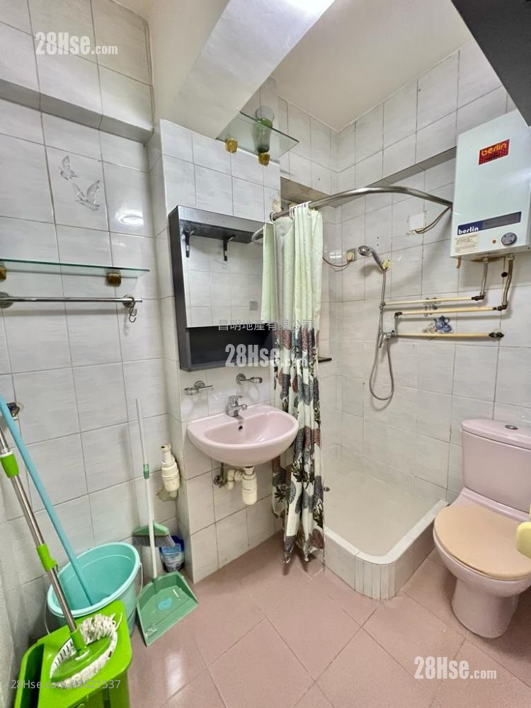 Fu Fung Building Rental 2 Bedrooms , 1 Bathroom 426 ft² ( 39.6 m² ) Fu Fung Building Rental 2 Bedrooms , 1 Bathroom 426 ft² ( 39.6 m² )