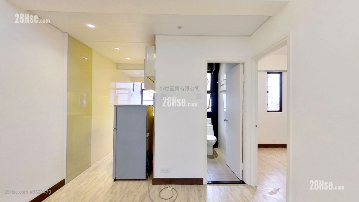 living room: Kency Tower Rental 2 Bedrooms , 1 Bathroom 386 ft² ( 35.9 m² ) living room: Kency Tower Rental 2 Bedrooms , 1 Bathroom 386 ft² ( 35.9 m² )