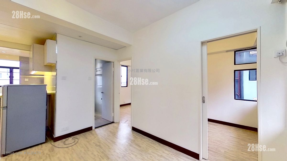 living room: Kency Tower Rental 2 Bedrooms , 1 Bathroom 386 ft² ( 35.9 m² ) living room: Kency Tower Rental 2 Bedrooms , 1 Bathroom 386 ft² ( 35.9 m² )