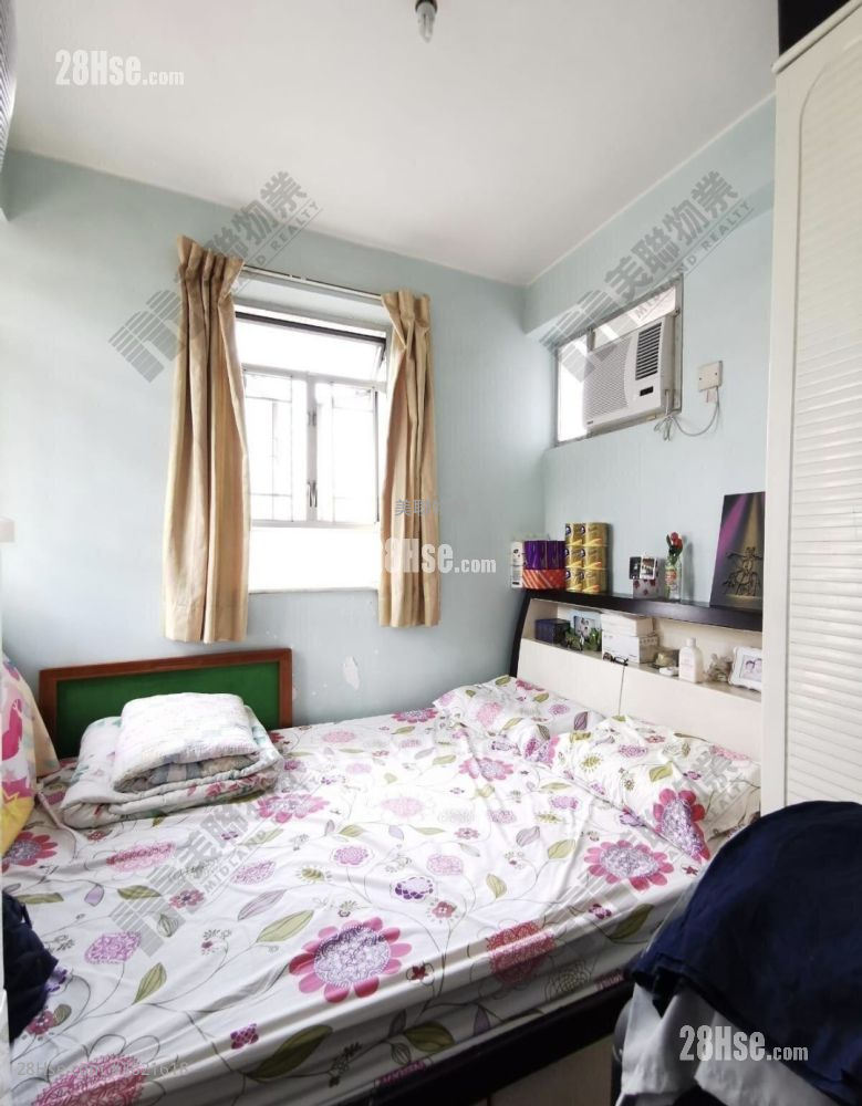 Kwai Hong Court Sell 2 Bedrooms 477 ft² ( 44.3 m² )