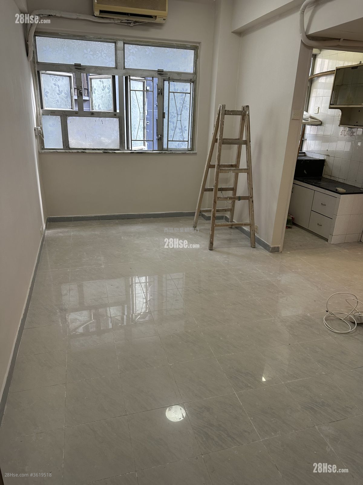 冠华大厦 售盘 2 房 , 1 浴室 328 平方尺 ( 30.5 平方米 )