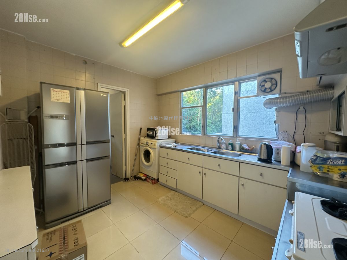 毕架山花园 售盘 2 房 1,312 平方尺 ( 121.9 平方米 ) 毕架山花园 售盘 2 房 1,312 平方尺 ( 121.9 平方米 )