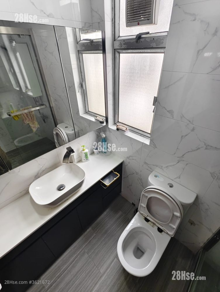 Hong Kong Garden Rental 3 Bedrooms , 2 Bathrooms 792 ft² ( 73.6 m² ) Hong Kong Garden Rental 3 Bedrooms , 2 Bathrooms 792 ft² ( 73.6 m² )