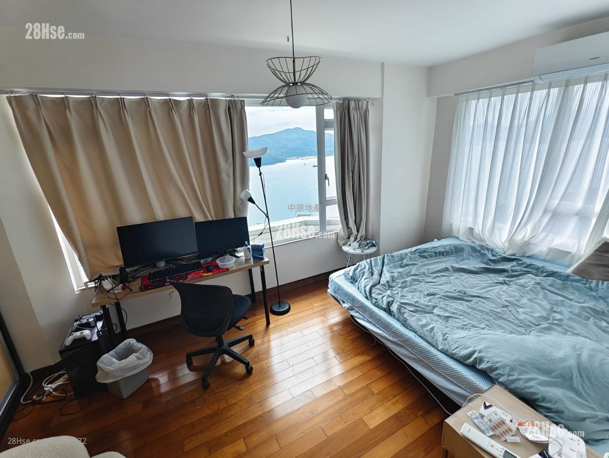 Hong Kong Garden Rental 3 Bedrooms , 2 Bathrooms 792 ft² ( 73.6 m² ) Hong Kong Garden Rental 3 Bedrooms , 2 Bathrooms 792 ft² ( 73.6 m² )
