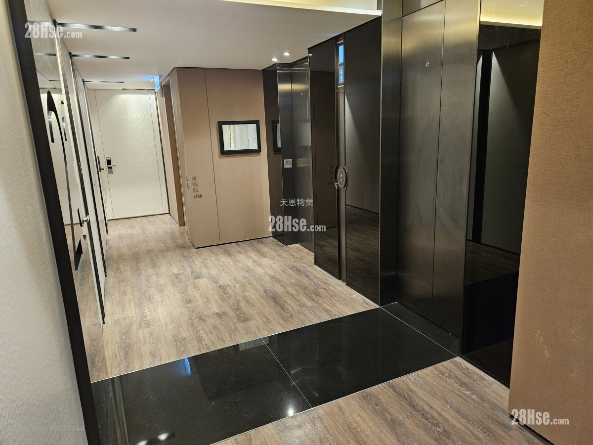 Queen's Cube Rental 1 Bedroom , 1 Bathroom 377 ft² ( 35.0 m² ) Queen's Cube Rental 1 Bedroom , 1 Bathroom 377 ft² ( 35.0 m² )